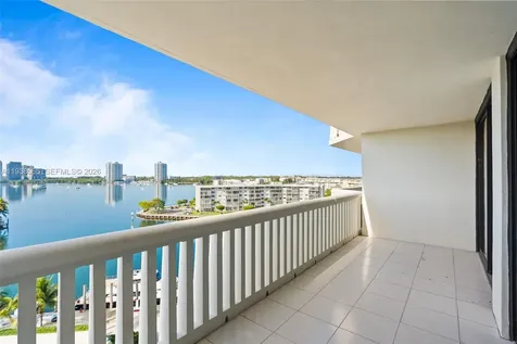 1000 W Island Boulevard Aventura FL 33160