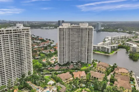 1000 W Island Boulevard Aventura FL 33160