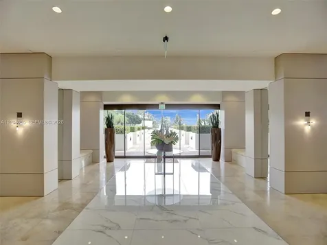 1000 W Island Boulevard Aventura FL 33160
