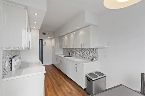 1000 W Island Boulevard Aventura FL 33160