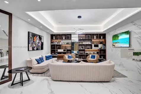 1000 W Island Boulevard Aventura FL 33160