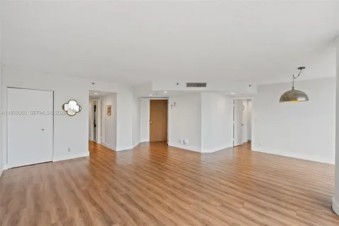 1000 W Island Boulevard Aventura FL 33160