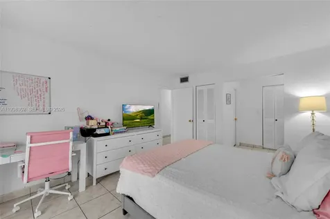 1250 NE 125th Street North Miami FL 33161