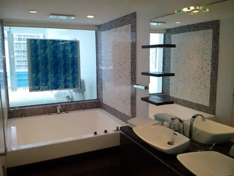 200 Biscayne Boulevard Way Miami FL 33131