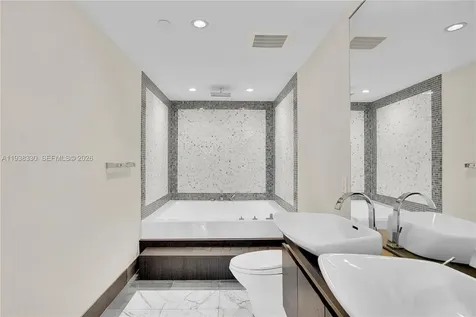 200 Biscayne Boulevard Way Miami FL 33131