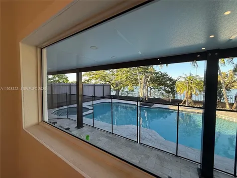 8335 NW 197th Terrace Hialeah FL 33015