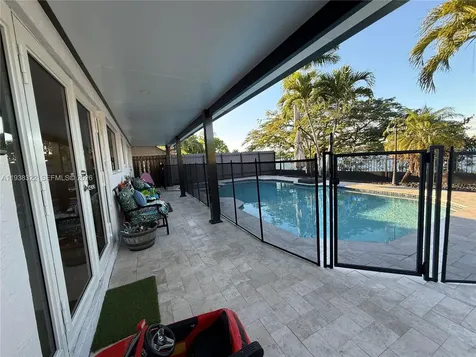8335 NW 197th Terrace Hialeah FL 33015