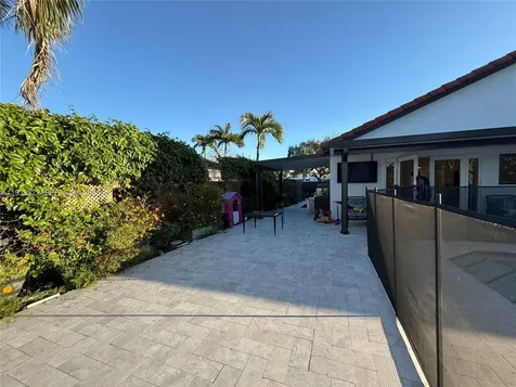 8335 NW 197th Terrace Hialeah FL 33015