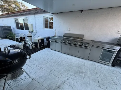 8335 NW 197th Terrace Hialeah FL 33015