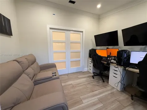 8335 NW 197th Terrace Hialeah FL 33015