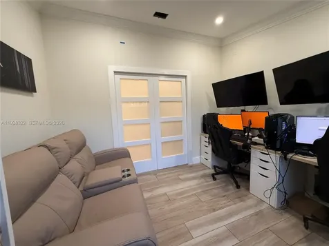8335 NW 197th Terrace Hialeah FL 33015