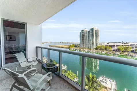 7929 West Drive North Bay Village FL 33141