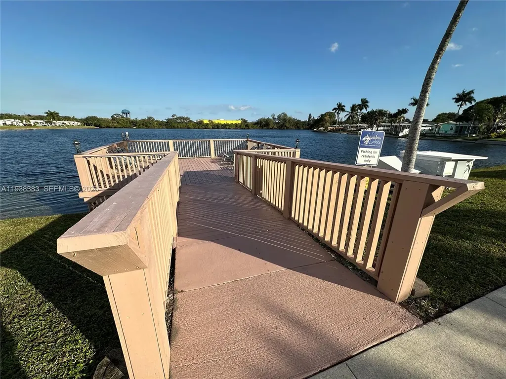 2420 Park Lane Hollywood FL 33021