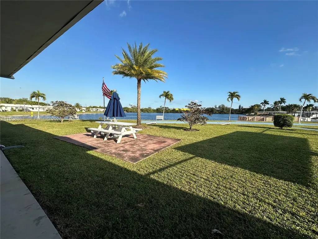 2420 Park Lane Hollywood FL 33021
