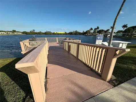 2420 Park Lane Hollywood FL 33021