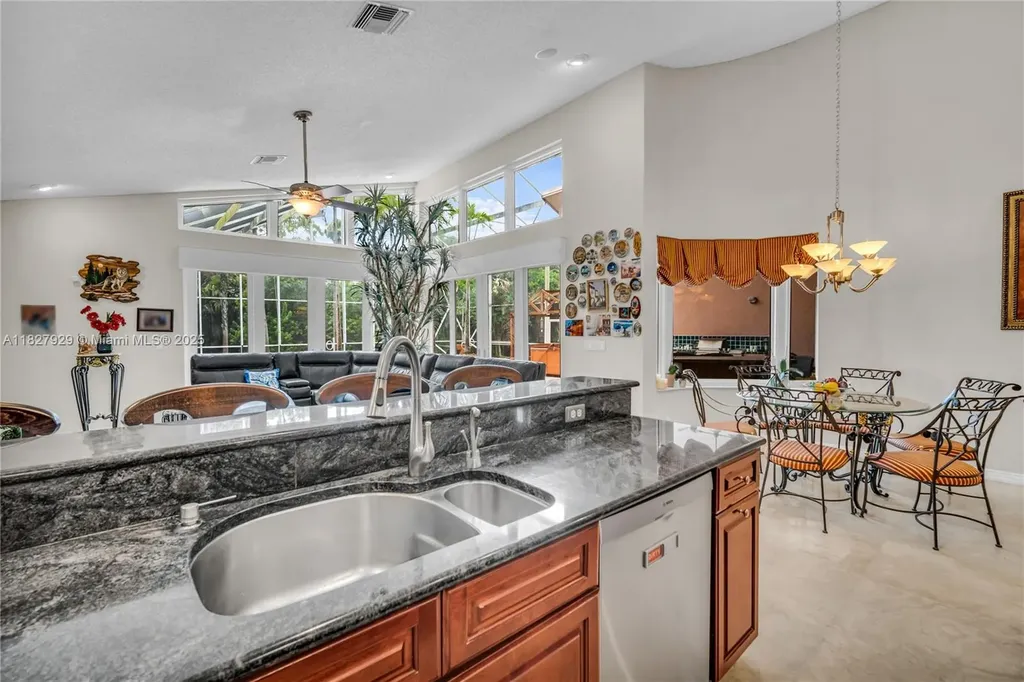 7562 NW 51st Place Coral Springs FL 33067