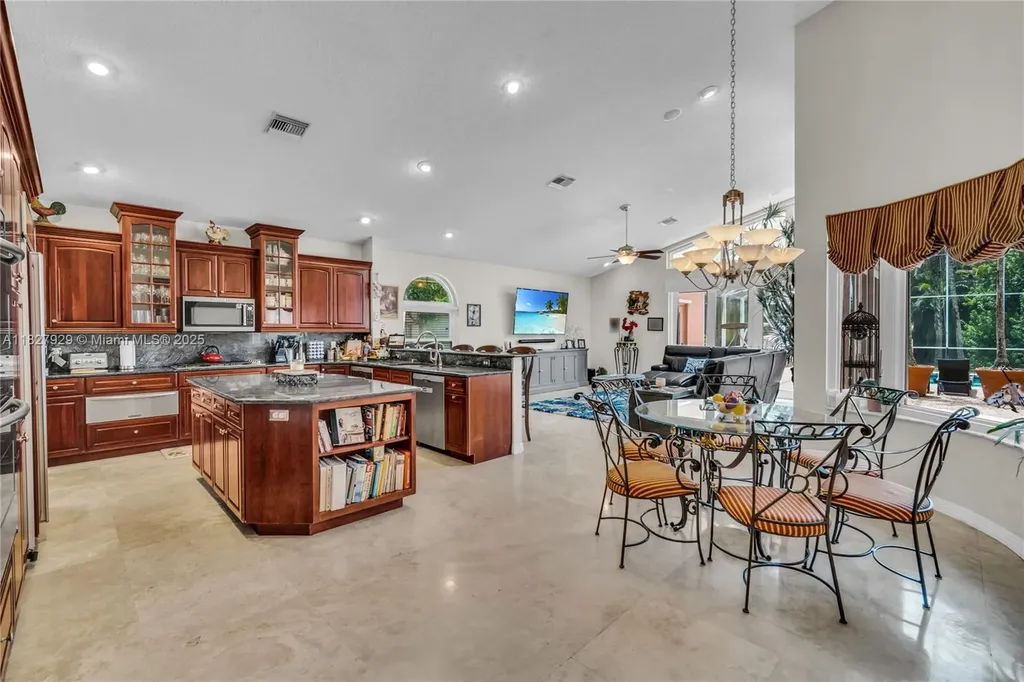 7562 NW 51st Place Coral Springs FL 33067