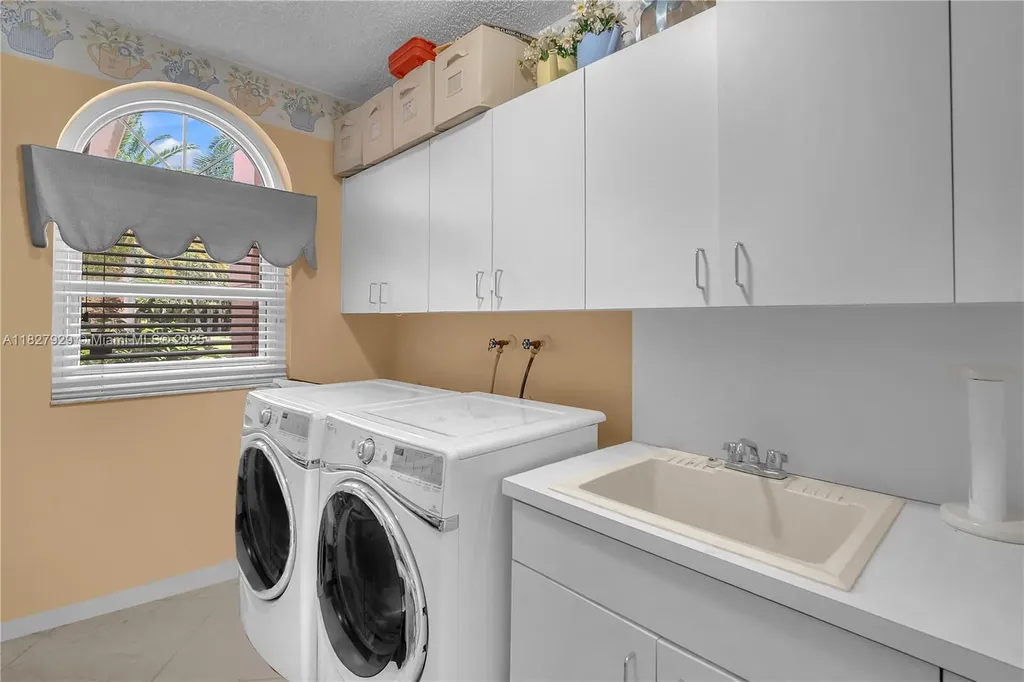 7562 NW 51st Place Coral Springs FL 33067