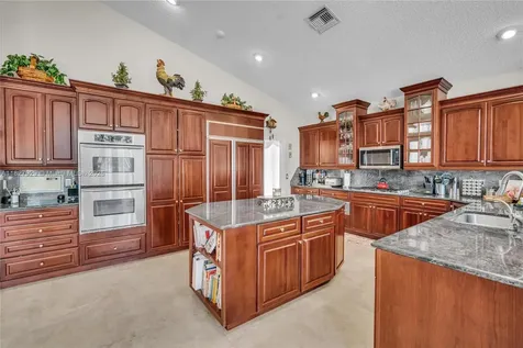 7562 NW 51st Place Coral Springs FL 33067