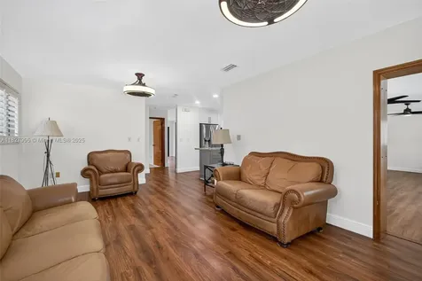 28 SW 136th Place Miami FL 33184