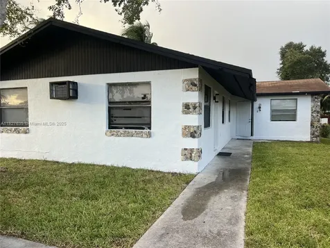 4809 SW 25th Street West Park FL 33023