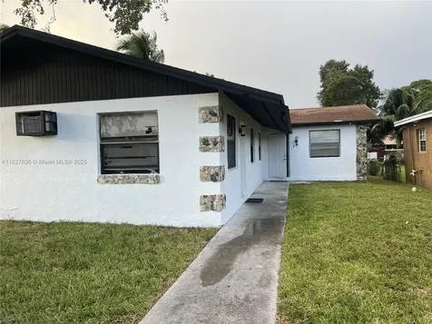 4809 SW 25th Street West Park FL 33023