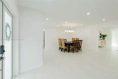 9471 SW 10th Street Miami FL 33174