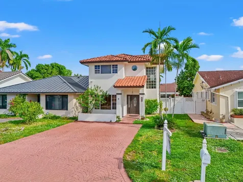 20155 E Oakmont Circle Hialeah FL 33015