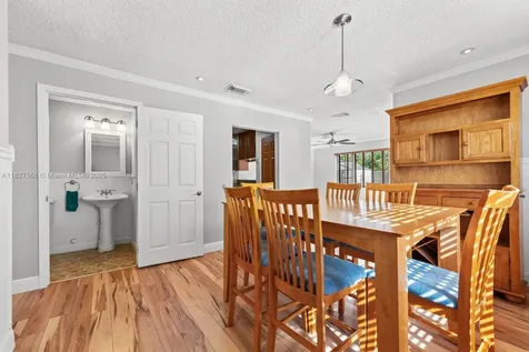 20155 E Oakmont Circle Hialeah FL 33015
