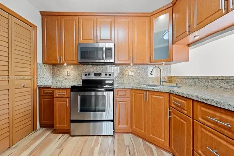 20155 E Oakmont Circle Hialeah FL 33015