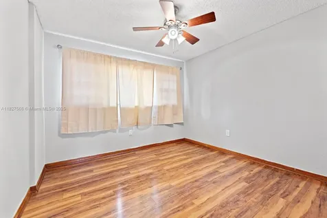 20155 E Oakmont Circle Hialeah FL 33015
