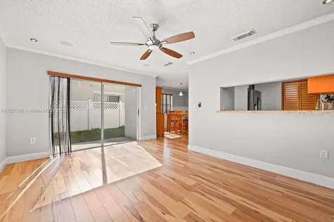 20155 E Oakmont Circle Hialeah FL 33015