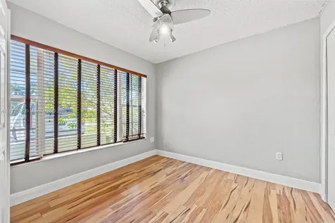 20155 E Oakmont Circle Hialeah FL 33015