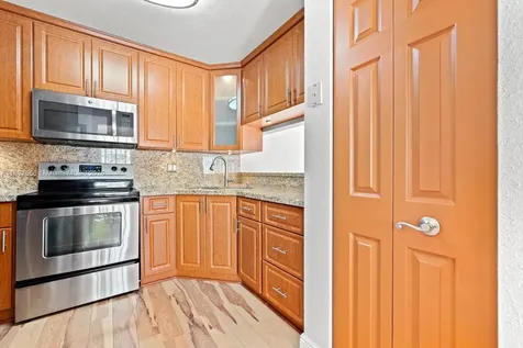 20155 E Oakmont Circle Hialeah FL 33015