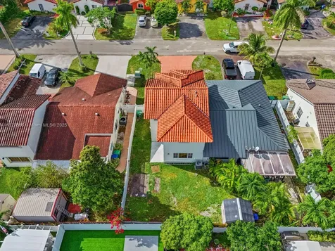 20155 E Oakmont Circle Hialeah FL 33015