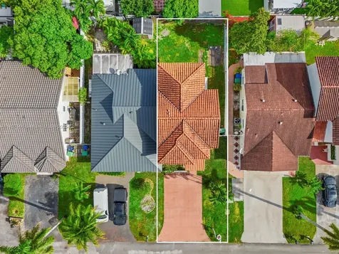 20155 E Oakmont Circle Hialeah FL 33015