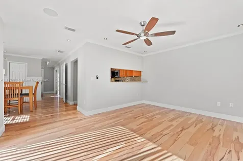20155 E Oakmont Circle Hialeah FL 33015