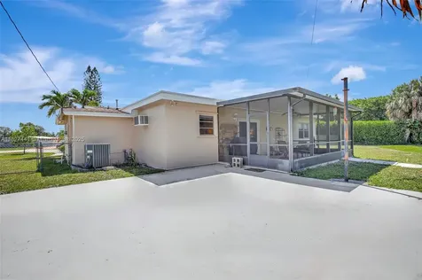 16702 NW 73rd Court Hialeah FL 33015