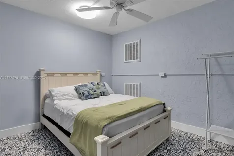 232 W Seaview Drive Duck FL 33050
