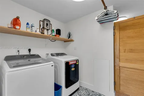 232 W Seaview Drive Duck FL 33050