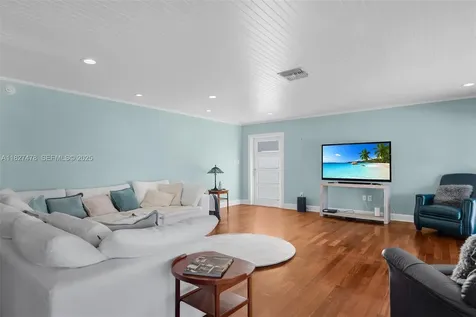 232 W Seaview Drive Duck FL 33050