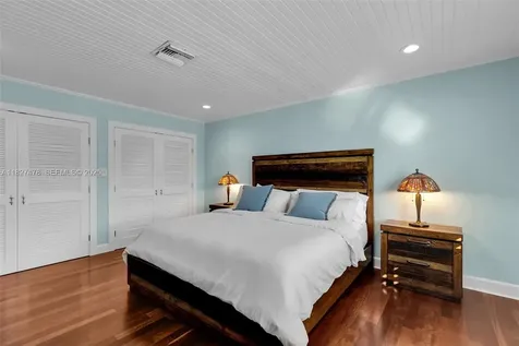232 W Seaview Drive Duck FL 33050