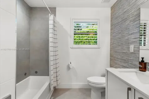 2180 Alamanda Drive North Miami FL 33181