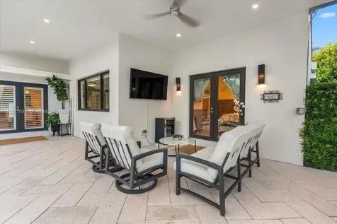 2180 Alamanda Drive North Miami FL 33181