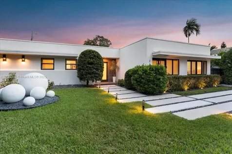 2180 Alamanda Drive North Miami FL 33181