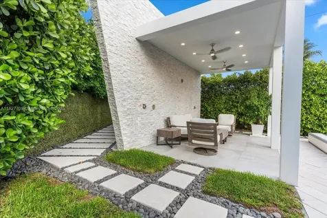 2180 Alamanda Drive North Miami FL 33181