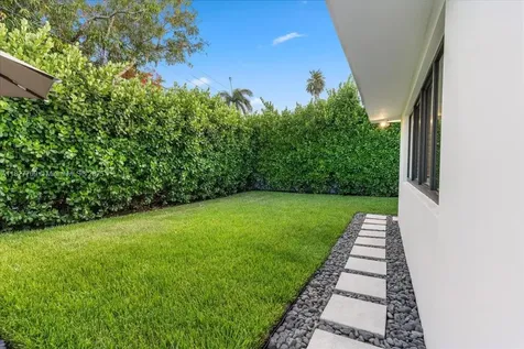 2180 Alamanda Drive North Miami FL 33181