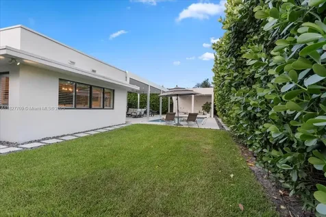 2180 Alamanda Drive North Miami FL 33181