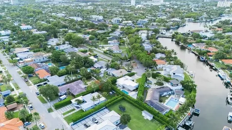 2180 Alamanda Drive North Miami FL 33181