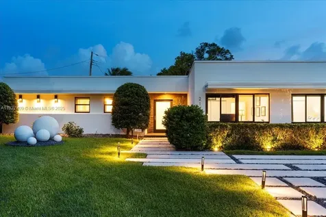 2180 Alamanda Drive North Miami FL 33181